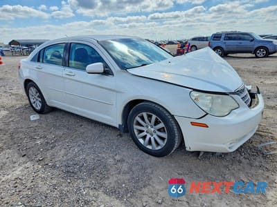 Czwarte zdjęcie samochodu z boku: 2010 CHRYSLER SEBRING LIMITED VIN:1C3CC5FB6AN141190 - miniatura