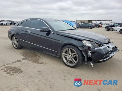 Czwarte zdjęcie samochodu z boku: 2013 MERCEDES-BENZ E 350 VIN:WDDKJ5KB5DF198326 - miniatura