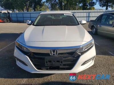 Piąte zdjęcie samochodu w środku: 2018 HONDA ACCORD LX VIN:1HGCV1F17JA190543 - miniatura