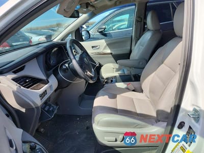 Zdjęcie 7 z 12 samochodu: 2017 TOYOTA SIENNA XLE PREMIUM 7-PASSENGER VIN:5TDDZ3DC5HS159005 - miniatura
