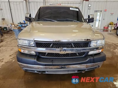 Piąte zdjęcie samochodu w środku: 2001 CHEVROLET SILVERADO K2500 HEAVY DUTY VIN:1GCHK23131F208370 - miniatura