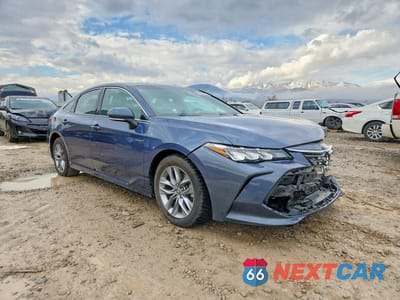 Czwarte zdjęcie samochodu z boku: 2020 TOYOTA AVALON HYBRID XLE VIN:4T1J21FB1LU017220 - miniatura