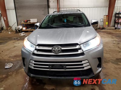 Piąte zdjęcie samochodu w środku: 2017 TOYOTA HIGHLANDER LE VIN:5TDBZRFH2HS382461 - miniatura