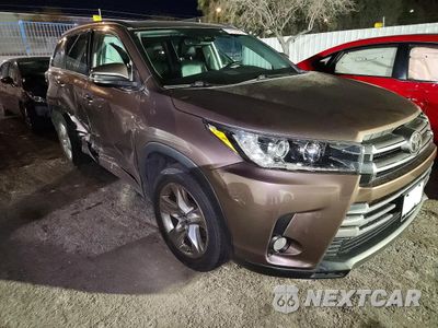 Czwarte zdjęcie samochodu z boku: 2018 TOYOTA HIGHLANDER LIMITED VIN:5TDYZRFH8JS279660 - miniatura