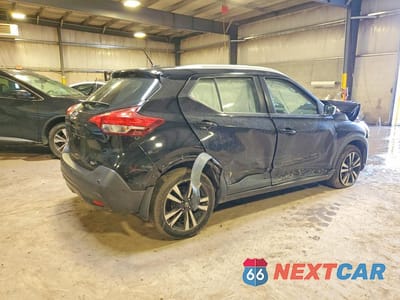 Trzecie zdjęcie samochodu z tyłu: 2020 NISSAN KICKS SV VIN:3N1CP5CV7LL522146 - miniatura