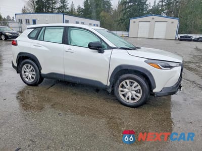 Czwarte zdjęcie samochodu z boku: 2023 TOYOTA COROLLA CROSS L VIN:7MUAAABG7PV046875 - miniatura