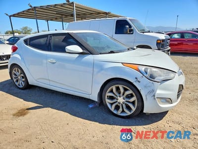 Czwarte zdjęcie samochodu z boku: 2013 HYUNDAI VELOSTER BASE VIN:KMHTC6AD0DU167395 - miniatura