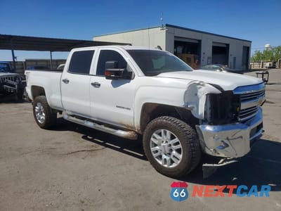 Czwarte zdjęcie samochodu z boku: 2016 CHEVROLET SILVERADO K2500 HEAVY DUTY VIN:1GC1KUEG9GF150045 - miniatura