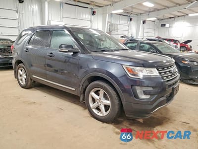 Czwarte zdjęcie samochodu z boku: 2017 FORD EXPLORER XLT VIN:1FM5K8D84HGE16291 - miniatura