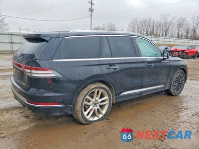Trzecie zdjęcie samochodu z tyłu: 2023 LINCOLN AVIATOR BLACK LABEL VIN:5LM5J9XC3PGL10841 - miniatura