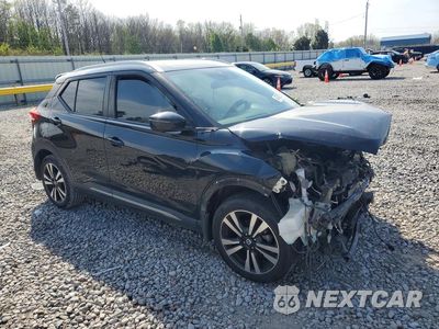 Czwarte zdjęcie samochodu z boku: 2020 NISSAN KICKS SR VIN:3N1CP5DV4LL516609 - miniatura