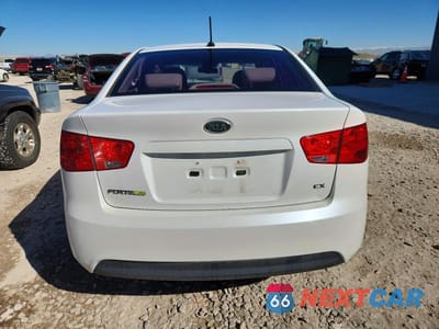 Zdjęcie 6 z 11 samochodu: 2013 KIA FORTE EX VIN:KNAFU4A27D5718298 - miniatura