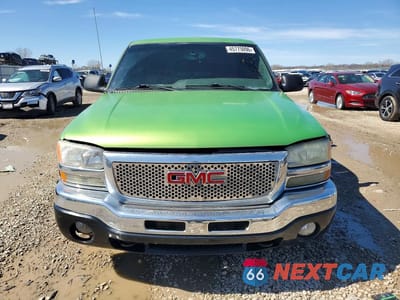Piąte zdjęcie samochodu w środku: 2004 GMC NEW SIERRA C1500 VIN:2GTEC19T041243379 - miniatura