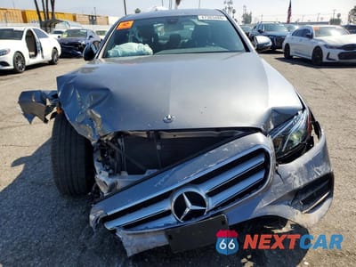 Piąte zdjęcie samochodu w środku: 2020 MERCEDES-BENZ E 350 VIN:WDDZF8DBXLA722015 - miniatura