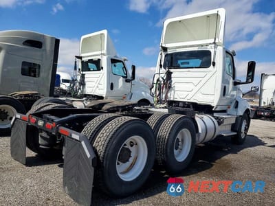 Czwarte zdjęcie samochodu z boku: 2019 INTERNATIONAL LT625 VIN:3HCDZTZR1KL374250 - miniatura