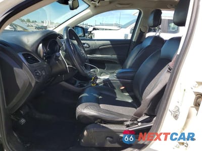 Zdjęcie 7 z 14 samochodu: 2019 DODGE JOURNEY CROSSROAD VIN:3C4PDCGG1KT694128 - miniatura