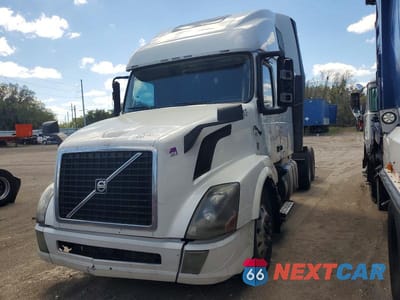Drugie zdjęcie samochodu z przodu: 2017 VOLVO VNL SEMI TRUCK VIN:4V4N99EH2HN975620 - miniatura