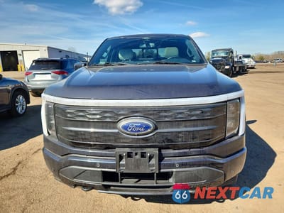 Piąte zdjęcie samochodu w środku: 2022 FORD F150 LIGHTNING PRO VIN:1FT6W1EV7NWG03499 - miniatura