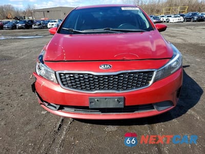 Piąte zdjęcie samochodu w środku: 2017 KIA FORTE S VIN:3KPFL4A72HE028745 - miniatura