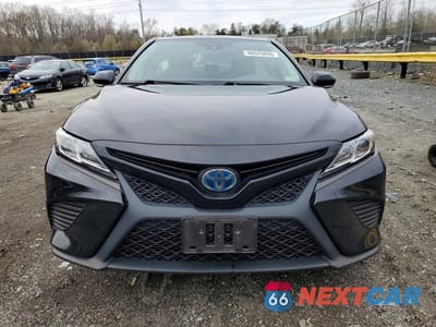 Piąte zdjęcie samochodu w środku: 2020 TOYOTA CAMRY HYBRID SE VIN:4T1J31AK8LU530534 - miniatura