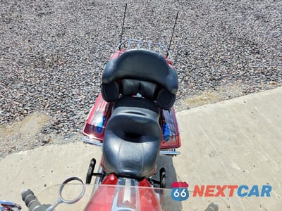 Piąte zdjęcie samochodu w środku: 2010 HARLEY-DAVIDSON FLHTCU VIN:1HD1FC415AB609872 - miniatura
