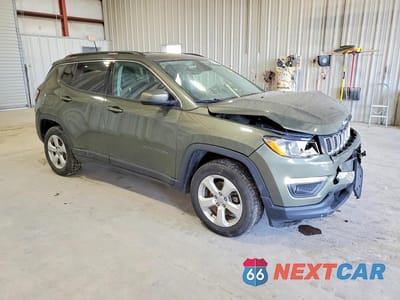 Czwarte zdjęcie samochodu z boku: 2017 JEEP COMPASS LATITUDE VIN:3C4NJDBB2HT646941 - miniatura