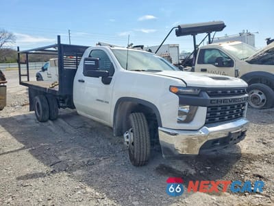 Czwarte zdjęcie samochodu z boku: 2023 CHEVROLET SILVERADO HD FLATBED TRUCK VIN:1GB3WRE79PF229987 - miniatura