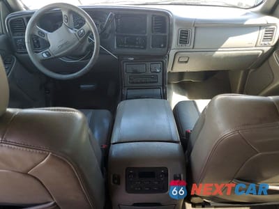 Zdjęcie 8 z 12 samochodu: 2005 GMC YUKON XL DENALI VIN:1GKFK66U95J266947 - miniatura