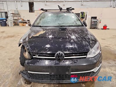 Piąte zdjęcie samochodu w środku: 2017 VOLKSWAGEN GOLF ALLTRACK S/SE VIN:3VWM17AU5HM523688 - miniatura