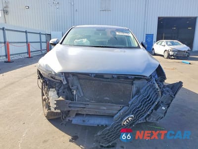 Piąte zdjęcie samochodu w środku: 2020 KIA SORENTO LX V6 VIN:5XYPGDA57LG692221 - miniatura