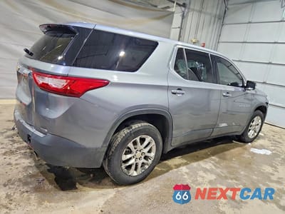 Trzecie zdjęcie samochodu z tyłu: 2019 CHEVROLET TRAVERSE LS VIN:1GNERFKW5KJ211473 - miniatura