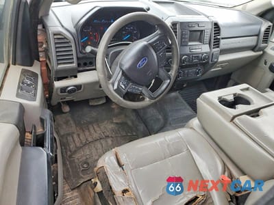 Zdjęcie 8 z 12 samochodu: 2019 FORD F350 SUPER DUTY UTILITY / SERVICE TRUCK VIN:1FD7X3ET8KEF23234 - miniatura
