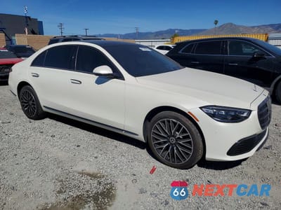 Czwarte zdjęcie samochodu z boku: 2021 MERCEDES-BENZ S 580 4MATIC VIN:W1K6G7GBXMA040114 - miniatura