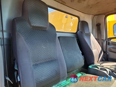 Zdjęcie 6 z 10 samochodu: 2015 ISUZU NPR HD TRUCK CAB AND CHASSIS VIN:JALC4W16XF7002635 - miniatura