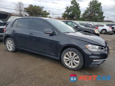 Czwarte zdjęcie samochodu z boku: 2021 VOLKSWAGEN GOLF VIN:3VWG57AU9MM013582 - miniatura