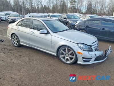 Czwarte zdjęcie samochodu z boku: 2012 MERCEDES-BENZ C 350 4MATIC VIN:WDDGF8JBXCA622721 - miniatura