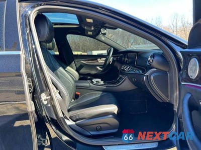 Zdjęcie 9 z 10 samochodu: 2017 MERCEDES-BENZ E 300 4MATIC VIN:WDDZF4KBXHA053876 - miniatura