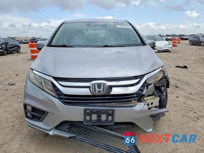 Piąte zdjęcie samochodu w środku: 2018 HONDA ODYSSEY EXL VIN:5FNRL6H77JB093475 - miniatura