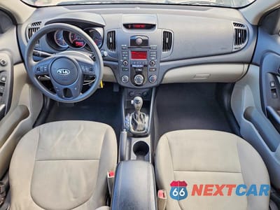 Zdjęcie 8 z 12 samochodu: 2012 KIA FORTE EX VIN:KNAFU4A29C5535046 - miniatura