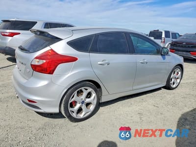 Trzecie zdjęcie samochodu z tyłu: 2013 FORD FOCUS ST VIN:1FADP3L98DL325191 - miniatura