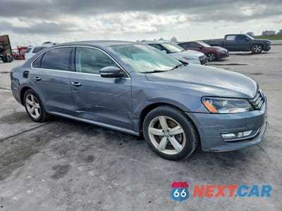Czwarte zdjęcie samochodu z boku: 2015 VOLKSWAGEN PASSAT S VIN:1VWAS7A3XFC091413 - miniatura