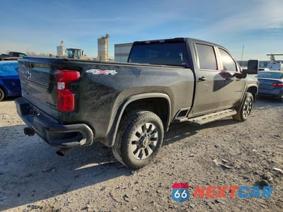 Trzecie zdjęcie samochodu z tyłu: 2024 CHEVROLET SILVERADO K2500 CUSTOM VIN:2GC4YME75R1113841 - miniatura