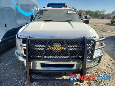 Piąte zdjęcie samochodu w środku: 2014 CHEVROLET SILVERADO FLATBED TRUCK VIN:1GB4KZC81EF143355 - miniatura