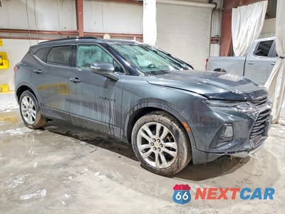 Czwarte zdjęcie samochodu z boku: 2019 CHEVROLET BLAZER 3LT VIN:3GNKBHRS7KS654907 - miniatura