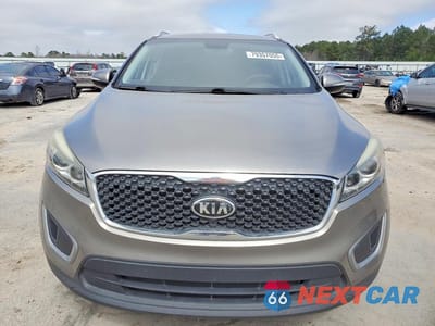 Piąte zdjęcie samochodu w środku: 2017 KIA SORENTO LX VIN:5XYPG4A33HG247609 - miniatura