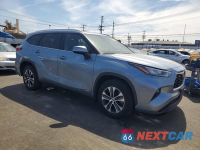 Czwarte zdjęcie samochodu z boku: 2020 TOYOTA HIGHLANDER HYBRID XLE VIN:5TDHBRCH0LS006949 - miniatura