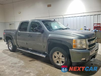 Czwarte zdjęcie samochodu z boku: 2011 CHEVROLET SILVERADO K1500 LT VIN:1GCPKSE39BF172731 - miniatura