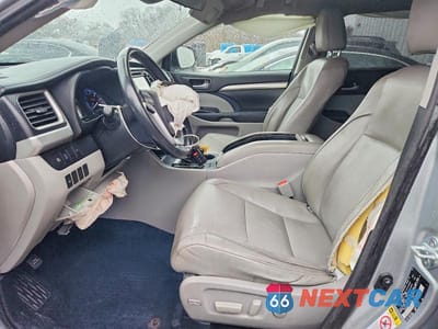 Zdjęcie 7 z 11 samochodu: 2017 TOYOTA HIGHLANDER XLE VIN:5TDJZRFHXHS391808 - miniatura