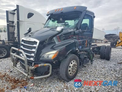 Drugie zdjęcie samochodu z przodu: 2023 FREIGHTLINER CASCADIA 116 TRUCK CAB AND CHASSIS VIN:3AKJHTDV2PSNK5894 - miniatura
