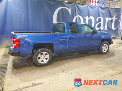 Trzecie zdjęcie samochodu z tyłu: 2017 CHEVROLET SILVERADO K1500 LT VIN:1GCVKREC7HZ243318 - miniatura